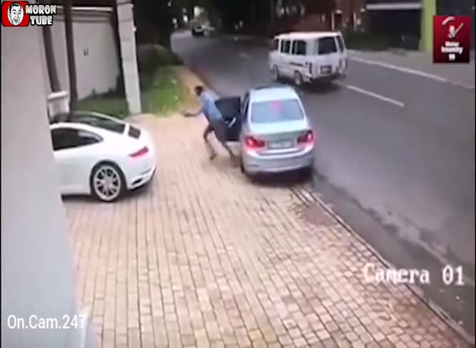 Video :He just escapes having his Porsche stolen!